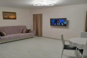 2-Komnatnaya. Kotovskogo-Melnikayte-Respubliki Flat, Tyumen