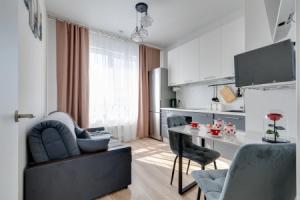 Schastlivyye Metry s Proyektorom i Krasivym Vidom Apartments, Misailova