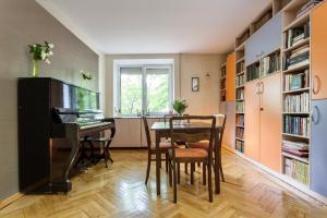 Svetlaya 2-bedroom. Skandinavskiy Uyut. 30 min do Tsentra/Aeroporta. Metro i Bystryy Wi-Fi Flat