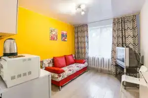 Na Gotvalda 15 (zheltaya) Flat, Ekaterinburg