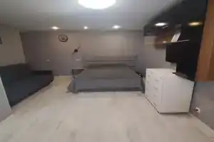 S Balkonom s WiFi i Kondicionerom v Centre Goroda na 3 Etazhe Flat, Dzerzhinsk