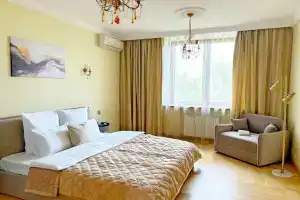 Prostornaya Yevrotreshka u Metro Leninskiy Prospekt Flat, Moscow