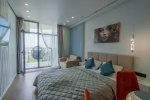 LS-Art-Only You s pryamym vidom na more S 4 Etazha Apartments, Alushta