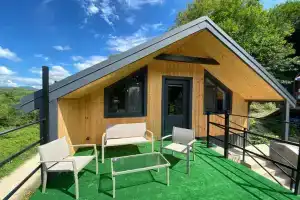 U Reki Guest House, Kamennomostsky