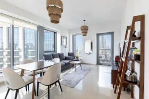 Elegant 2BR Balcony and Stunning Burj Views Apartments, Dubai