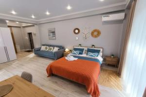 Monako Apartments, Ashe