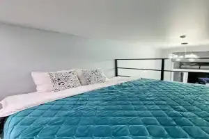 Dvukhurovnevyye Apartamenty na Nagornoy s krasivym vidom iz okna, Moscow