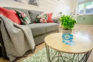 Dvukhkomnatnye na Nikitinskoy Apartments, St. Petersburg