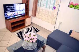 Lorabel Apartment House, Heviz