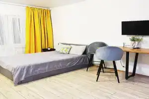 V Tsentre Kolpino s Vidom Na Bol'shuyu Parkovku Vo Dvore Apartments, Kolpino