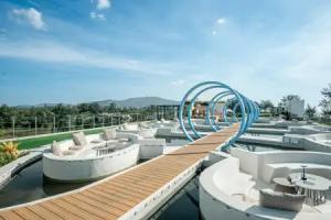 Golden Shore Studio Moments from the Sea Apartments, Layan Beach