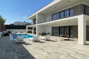 Novy Sinij Taunkhaus s Basseynom Villa, Sevastopol