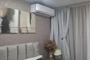 v Centre Zavodskogo. Beskontaktnoe zaselenie. Ryadom Oranzhevyj Apartments, Saratov
