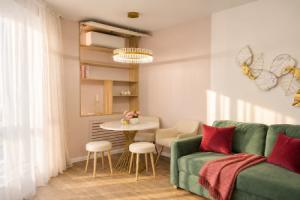 na ul. Surikova ryadom s ZhD Vokzalom Flat, Kirov