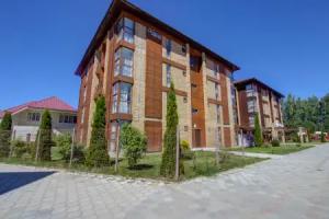 Vzmorie De Luxe Hotel, Basteri