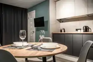 Uyutnaya s dizaneynerskim remontom v tsentre goroda Flat, Glazov