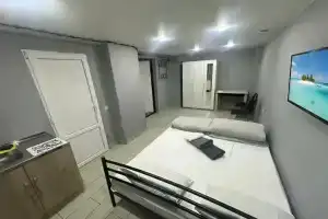 Uyutnaya studiya v 5 minutakh ot metro Apartments, Moscow