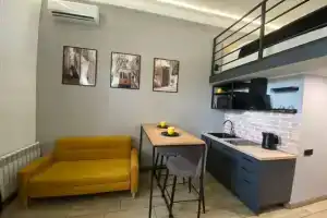 Novaya dvuhurovnevaya studiya Dajker Siti do 3 chelovek u metro Ryazanskij prospekt Flat, Moscow