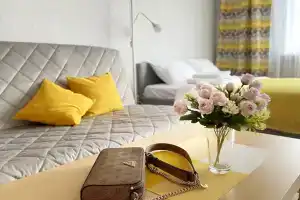 S Dvumya Izolirovannymi Spalnyami V Tsentre Goroda Na 6 Gostey Flat, Dolgoprodnyy