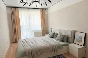 Na Oktyabryskoy ryadom s Aeroportom Tolmachevo Flat, Ob'