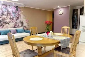 Evrotryoshka Semeynaya s Vidom na Lavru Flat, Sergiyev Posad