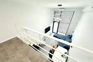 Dvukhurovneviye LS-Art-White Sands s Bokovym Vidom na More s Pervogo Etazha Apartments, Alushta