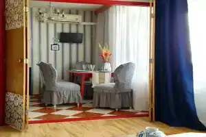 Dizaynerskaya Kvartira Gzhel  V Russkom Stile Flat, Moscow