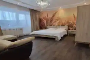 Zdes Khochetsya Zhity Flat, Pavlovsk