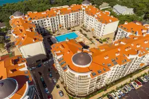 Dizaynerskaya Mansarda v 150 Metrah ot Morya Apartments, Gelendzik