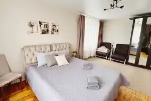 V Tsentre Kolpino S Vidom Na Park, Bolshaya Parkovka Apartments, Kolpino