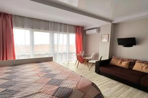 Uyutnaya Svetlaya Studiya v Sochi Flat, Adler