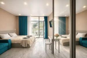 Apartamenty LS-Family Comfort s vidom na gory i gorod s 4 etazha Apartments, Alushta