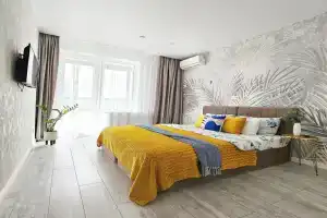 V 5 Minutakh Ot Kremlya Flat