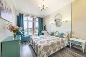 Okno V Parizh Flat, Sochi