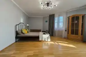 Prostornaja  3 komnatnaja kvartira posutochno v centre Sevastopolja Flat, Sevastopol