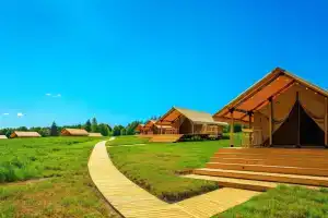 Nosorogi Glamping, Soroga