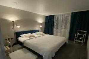 Na Vzlyotnoy 15 Flat, Omsk