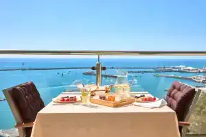 Brevis Delux LaMar Tryohkomnatnye s Panoramnym Vidom na More Apartments, Sochi