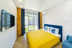 81 v ZhK Alleya Park s dizaynerskim remontom dlya dvoikh Apartments, Sochi