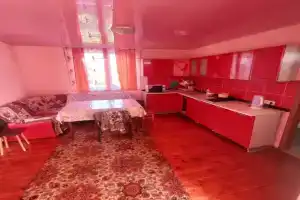 100 M. Ot Khanskogo Dvortsa Flat, Bakhchysaray