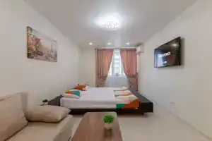 KvartirkaPlaZa Na Ulitse Revolyutsionnaya 101G Apartments, Samara