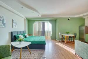13 Samiy Tsentr. Vid Na Gorod I Gory. Idealno dlya Komandirovannogo i Turista Apartments, Almaty