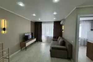 S dizajnerskim Remontom u Nizhnekamskih Term Flat, Nizhnekamsk