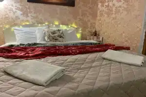 V Samom Tsentre Goroda Naprotiv Naberezhnoy Flat, Nizhniy Tagil