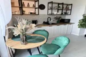 S Basseynom I Vidami Flat, Alushta
