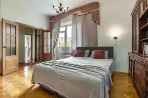 1-Komnatnaya V Dome Pamyatnike Arkhitektury Ryadom S Plekhanovskim Institutom Flat, Moscow