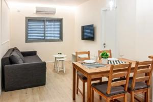 Uyutnye S Odnoy Spalney Apartments, Netanya