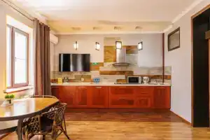 S Dvuspalnoy Krovatyyu I Divan Krovatyu Flat, Makhachkala