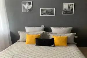 Cherno-beloye kino Flat, Ekaterinburg