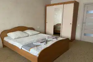 Prostornaya Trekhkomnatnaya Flat, Karasuk